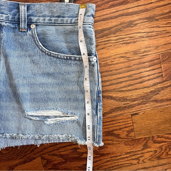 Madewell Low Rise Boyfriend Shorts in Glendora Wash, raw hem, size 29 - Picture 11 of 12